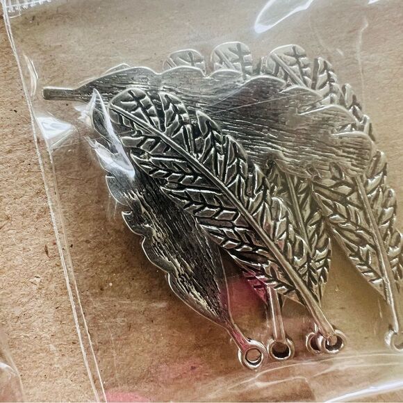 Over 10 Bundles of Assorted Jewelry Making Supplies - Picture 9 of 12